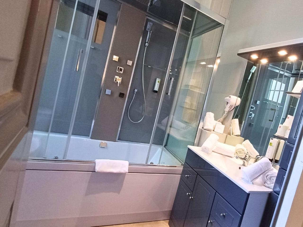 Grand Hotel De Bourbon-Lancy - Spa Et Restaurant - Logis Luaran gambar