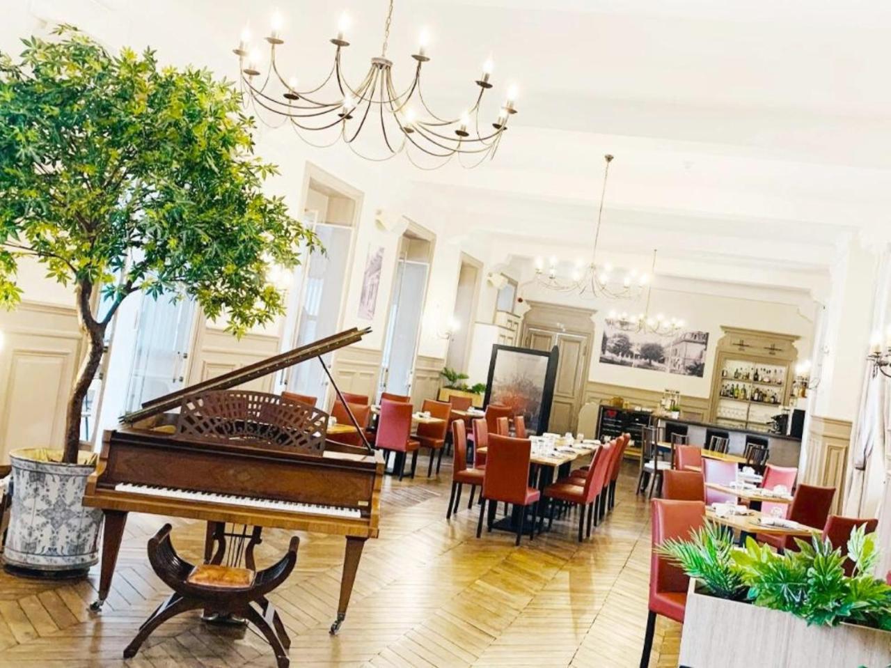 Grand Hotel De Bourbon-Lancy - Spa Et Restaurant - Logis Luaran gambar