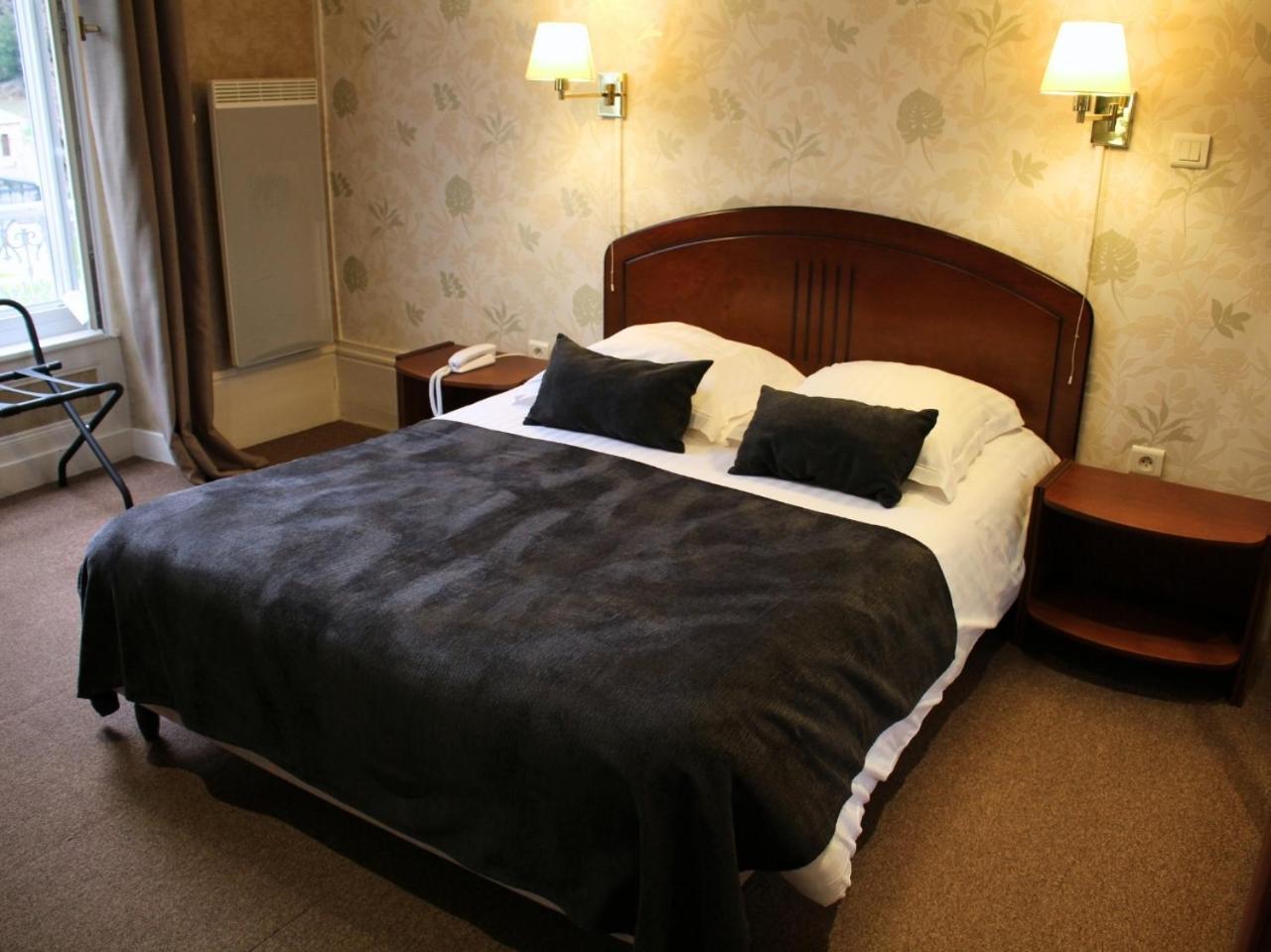 Grand Hotel De Bourbon-Lancy - Spa Et Restaurant - Logis Luaran gambar